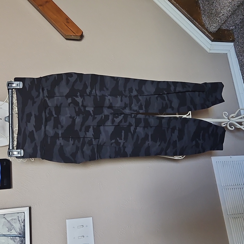 EUC Camo Athleta Salutation Joggers - Picture 5 of 10